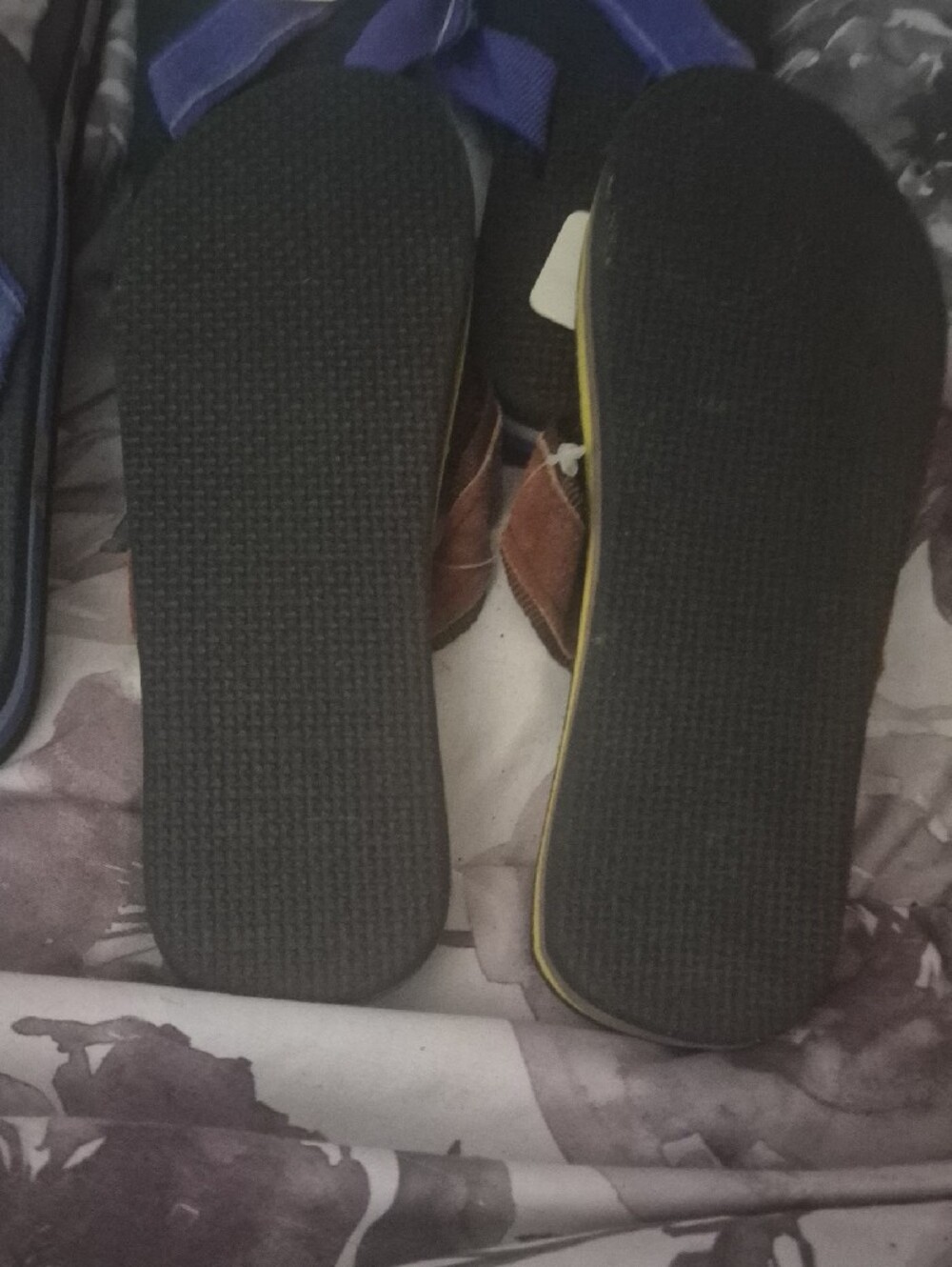 Women’s Assorted Flip Flop Sandals 6 PAIR $10 - Picture 5 of 9